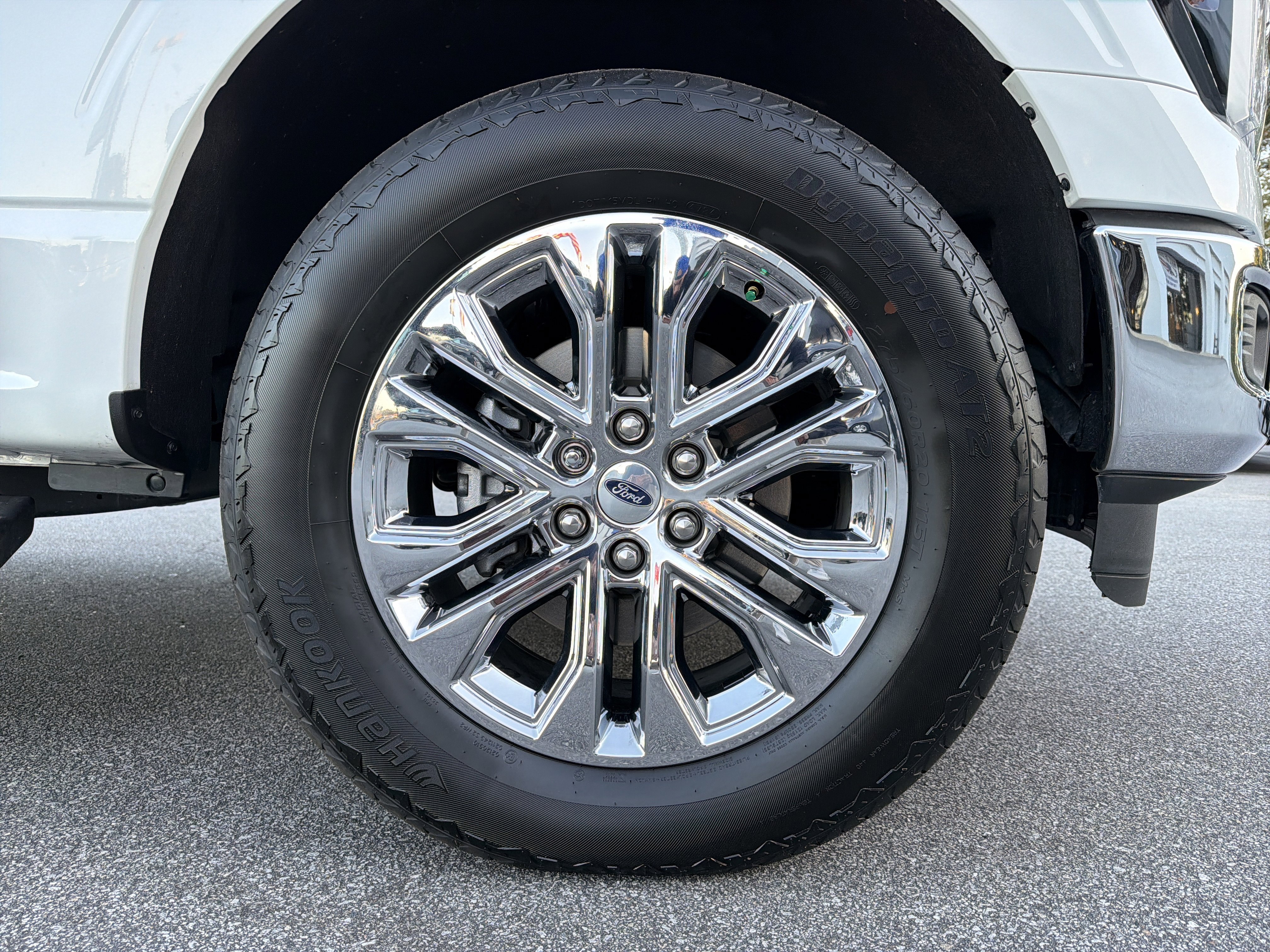 Used 2025 Ford F150 Lariat w/ Equipment Group 501A Mid image 13