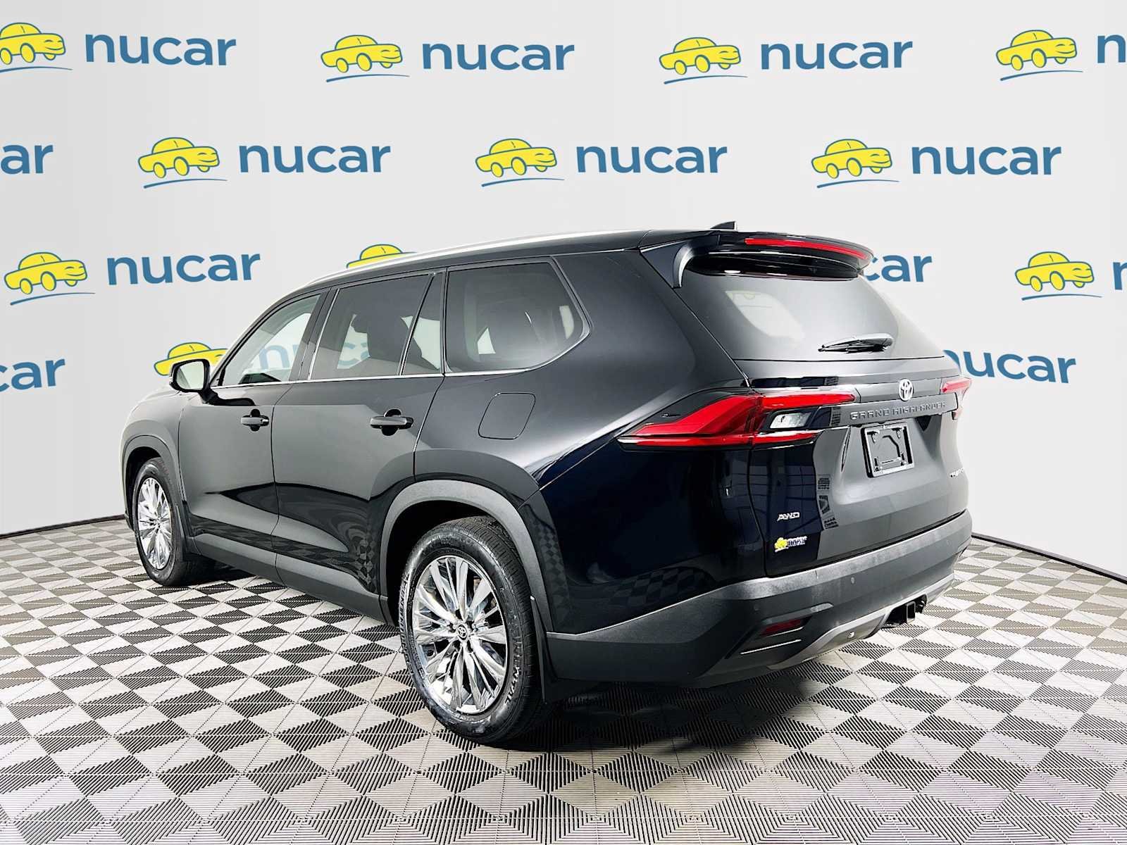 Used 2024 Toyota Grand Highlander AWD image 5