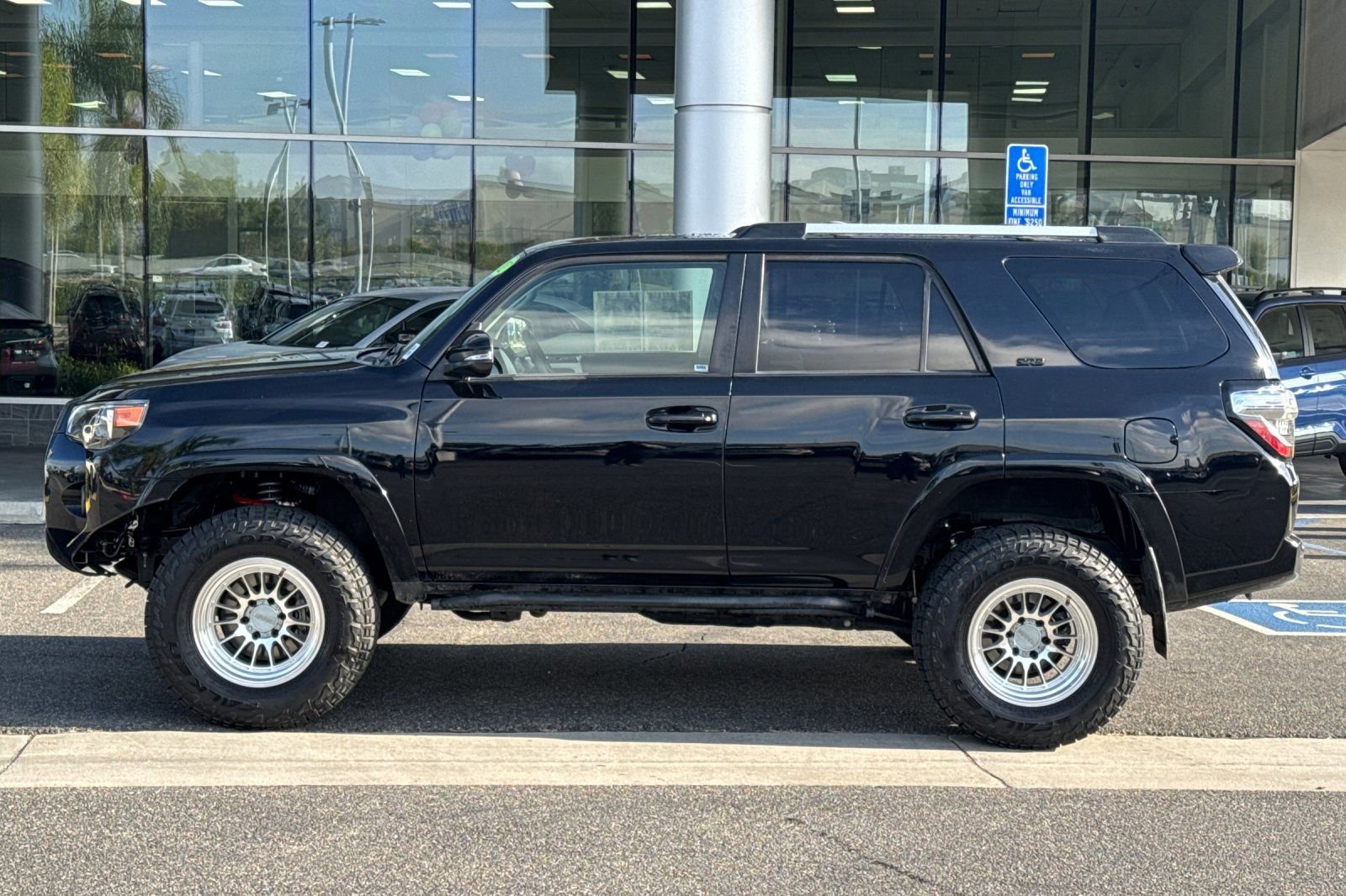 Used 2021 Toyota 4Runner SR5 Premium w/ Moonroof Package AWD/4WD image 7