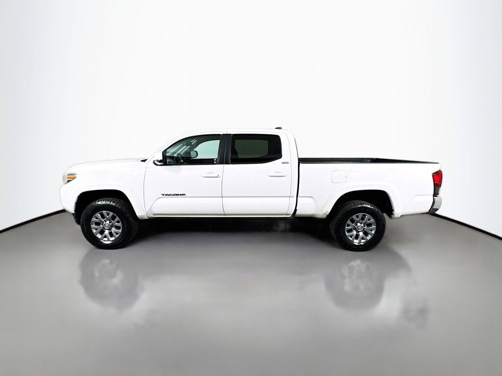 Used 2018 Toyota Tacoma SR5 image 2