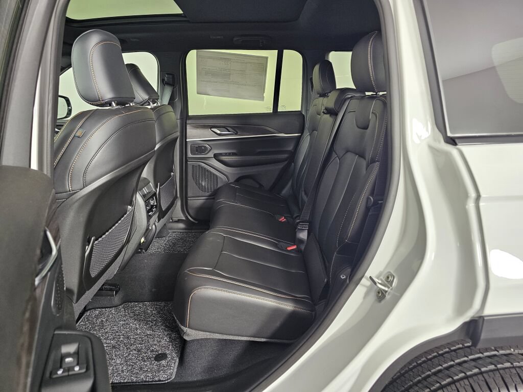 New 2026 Jeep Grand Cherokee Limited AWD/4WD image 34