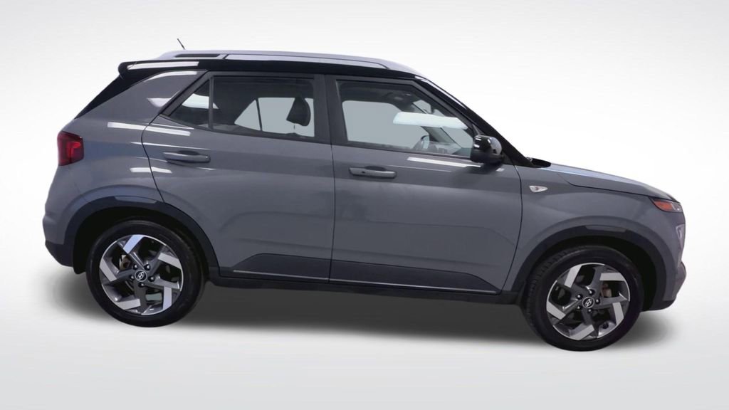 Used 2023 Hyundai Venue Limited image 24