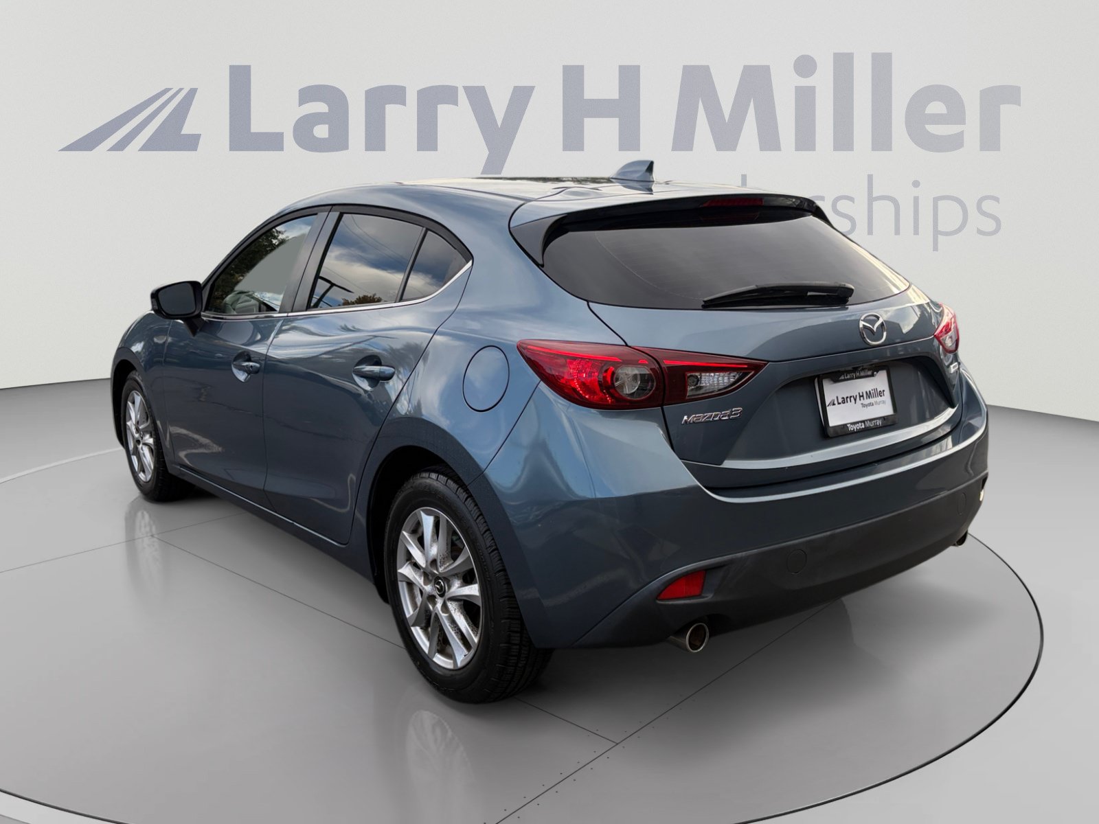 Used 2015 MAZDA MAZDA3 i Touring w/ Technology Package FWD image 3