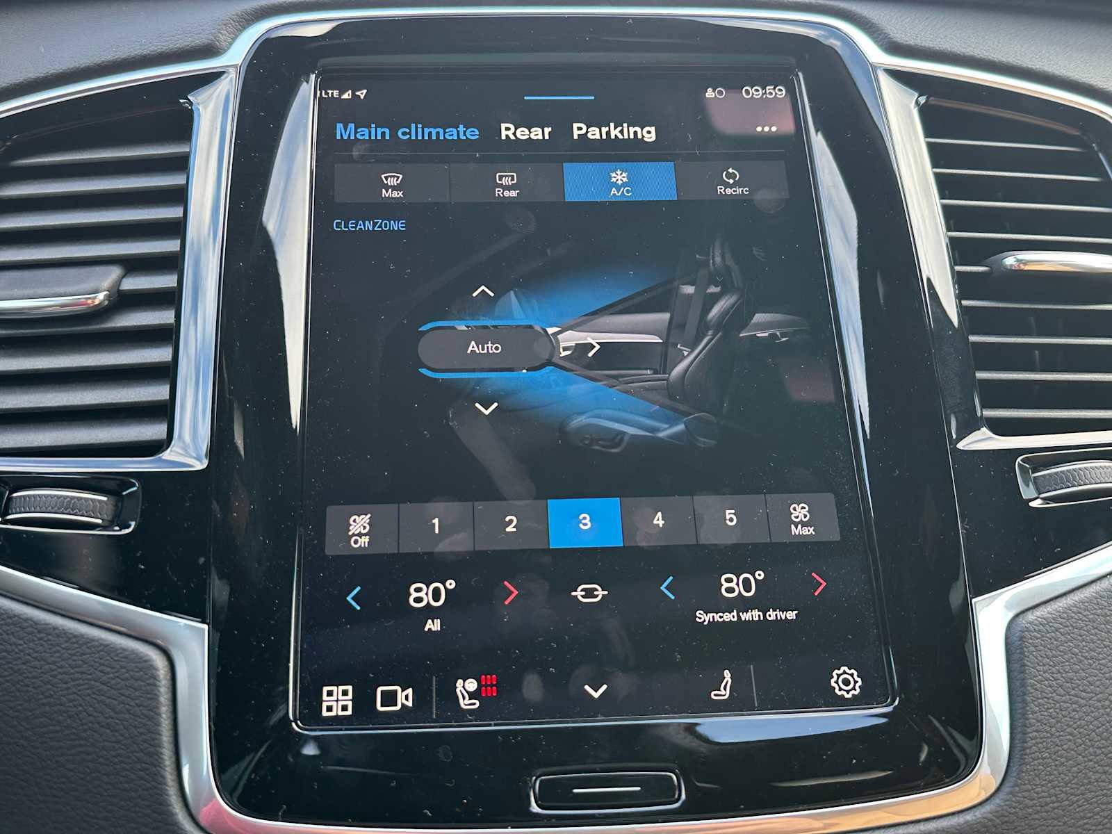 Used 2025 Volvo XC90 B6 Ultra w/ Lounge Package image 29