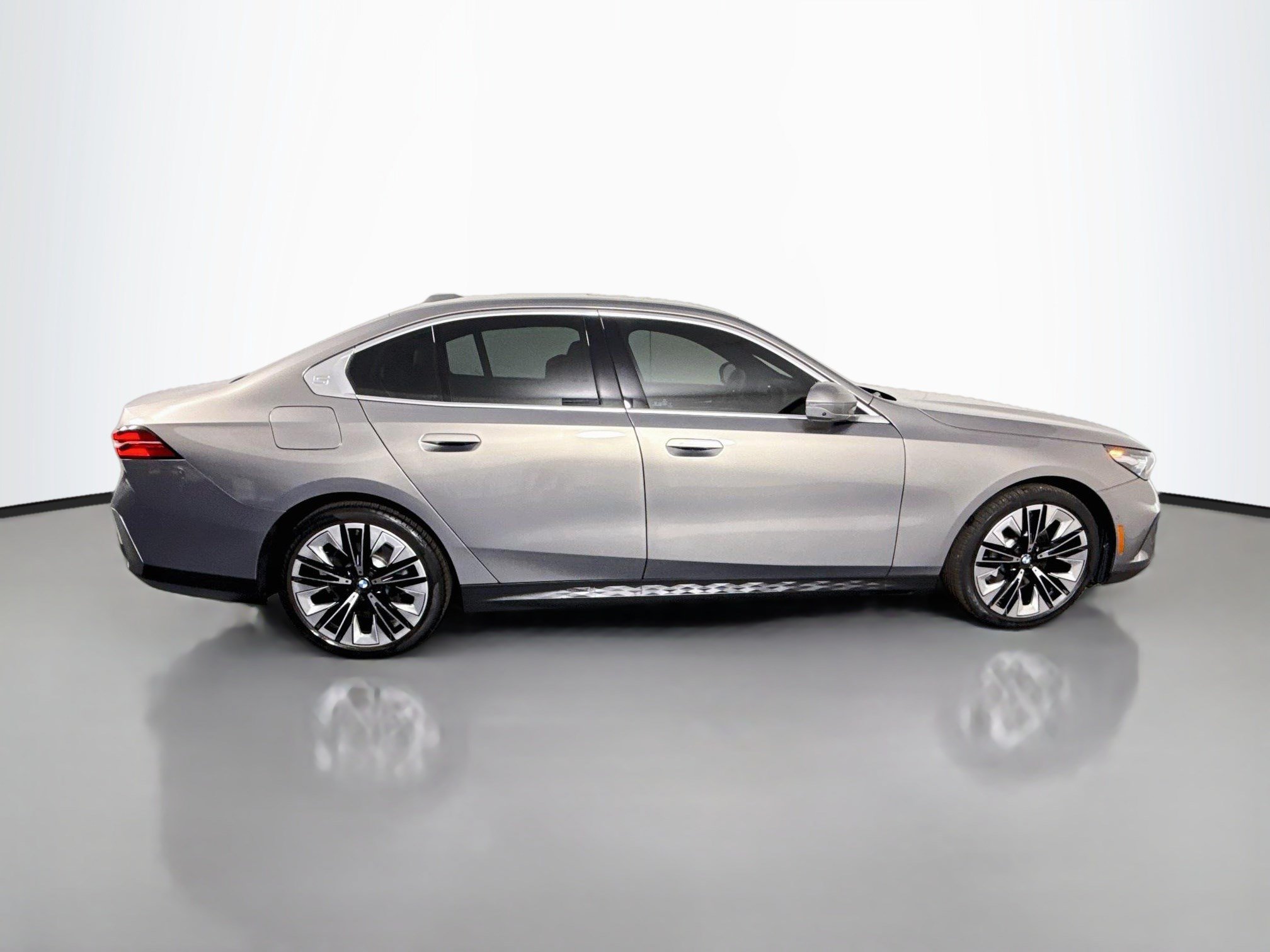 Used 2024 BMW 530i w/ Premium Package RWD image 11