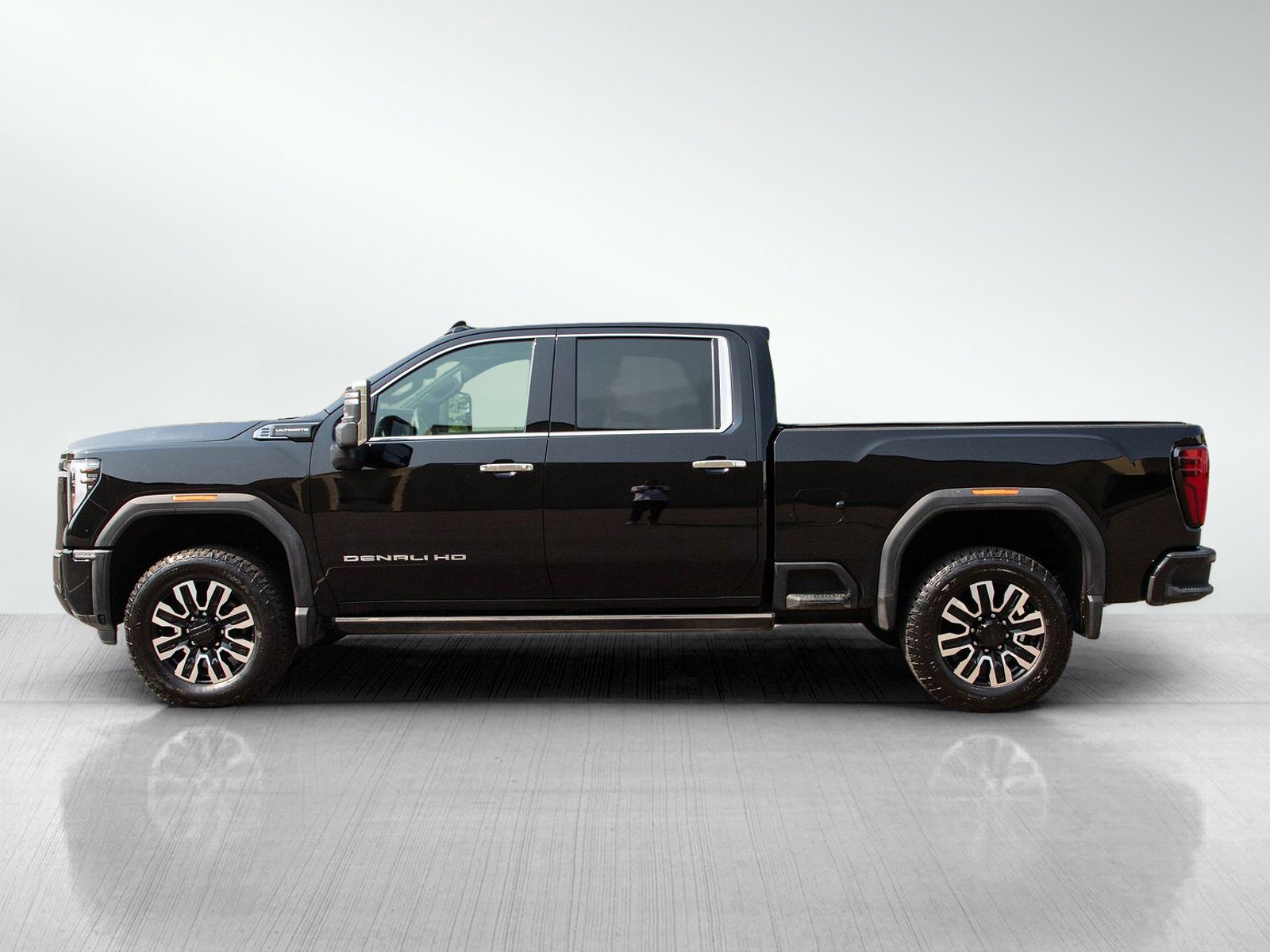 Used 2026 GMC Sierra 2500 Denali Ultimate AWD/4WD image 2