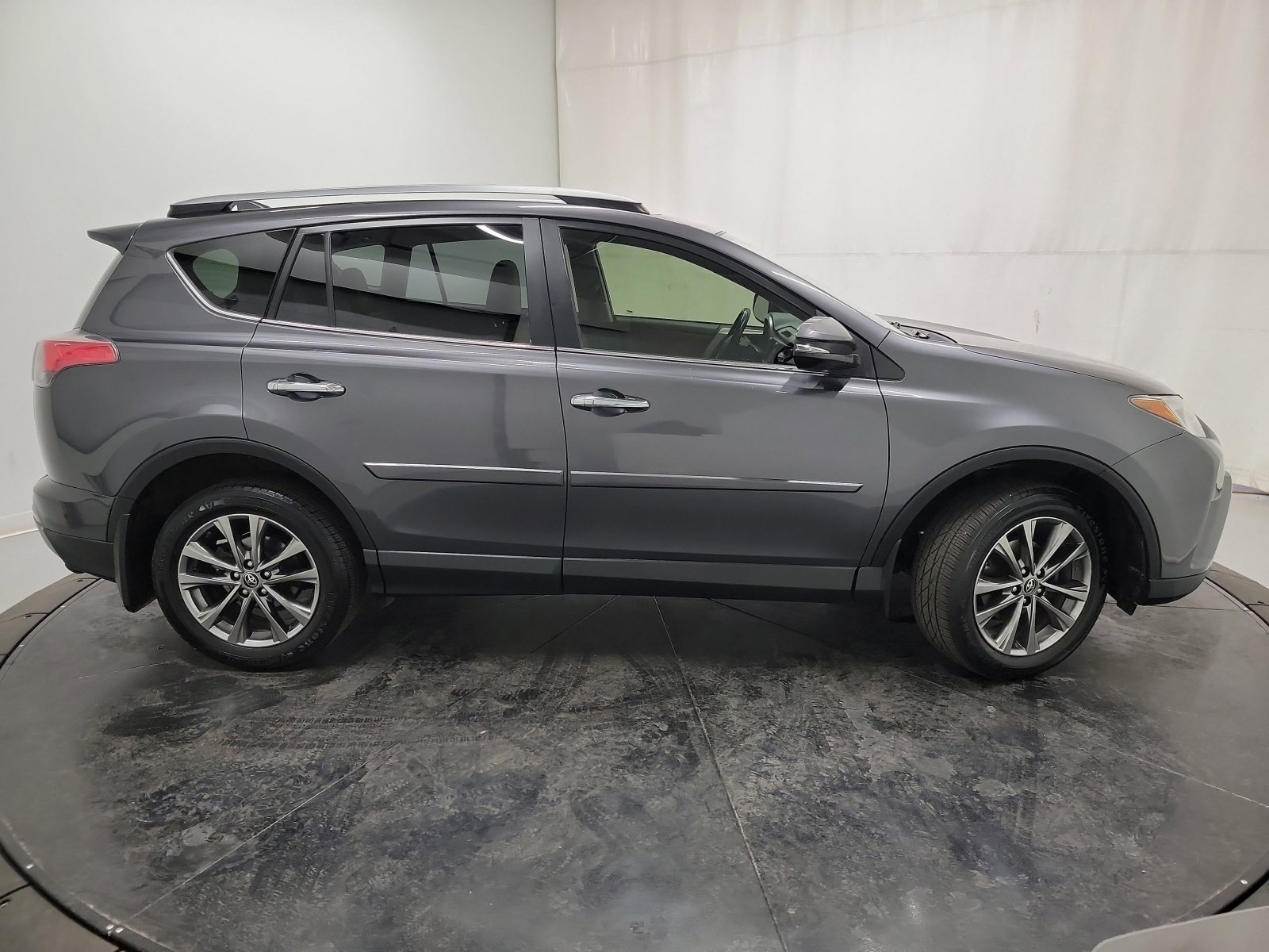 Used 2018 Toyota RAV4 Limited image 11