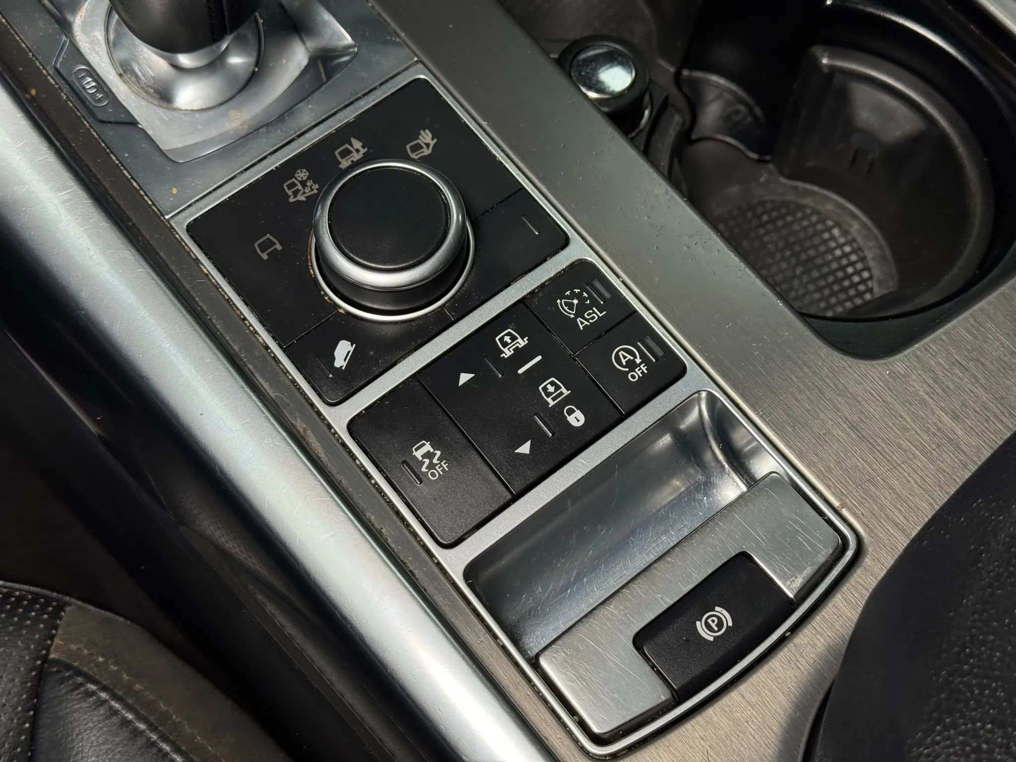 Used 2016 Land Rover Range Rover Sport SE image 44