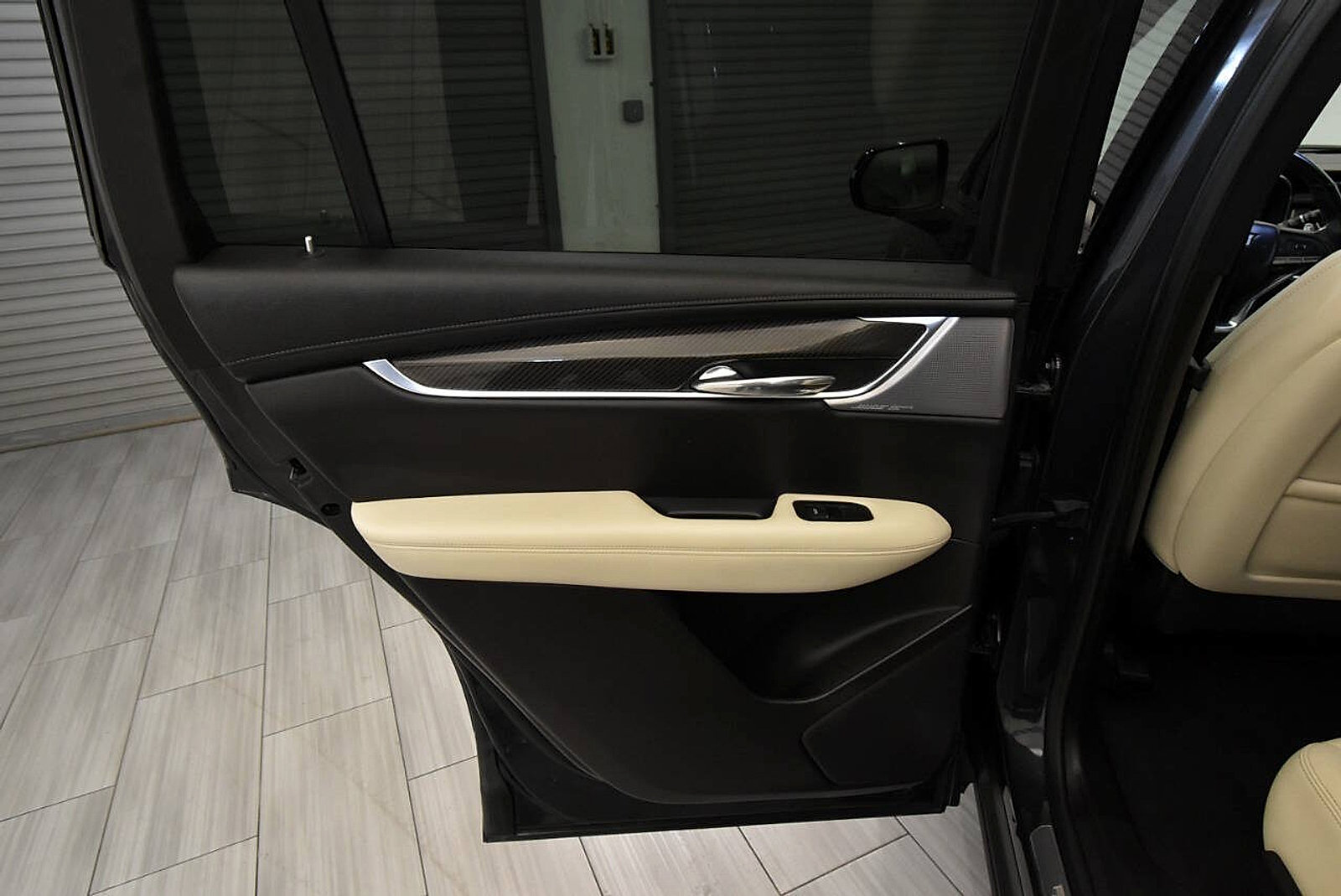Used 2023 Cadillac XT6 Sport w/ Technology Package AWD/4WD image 16