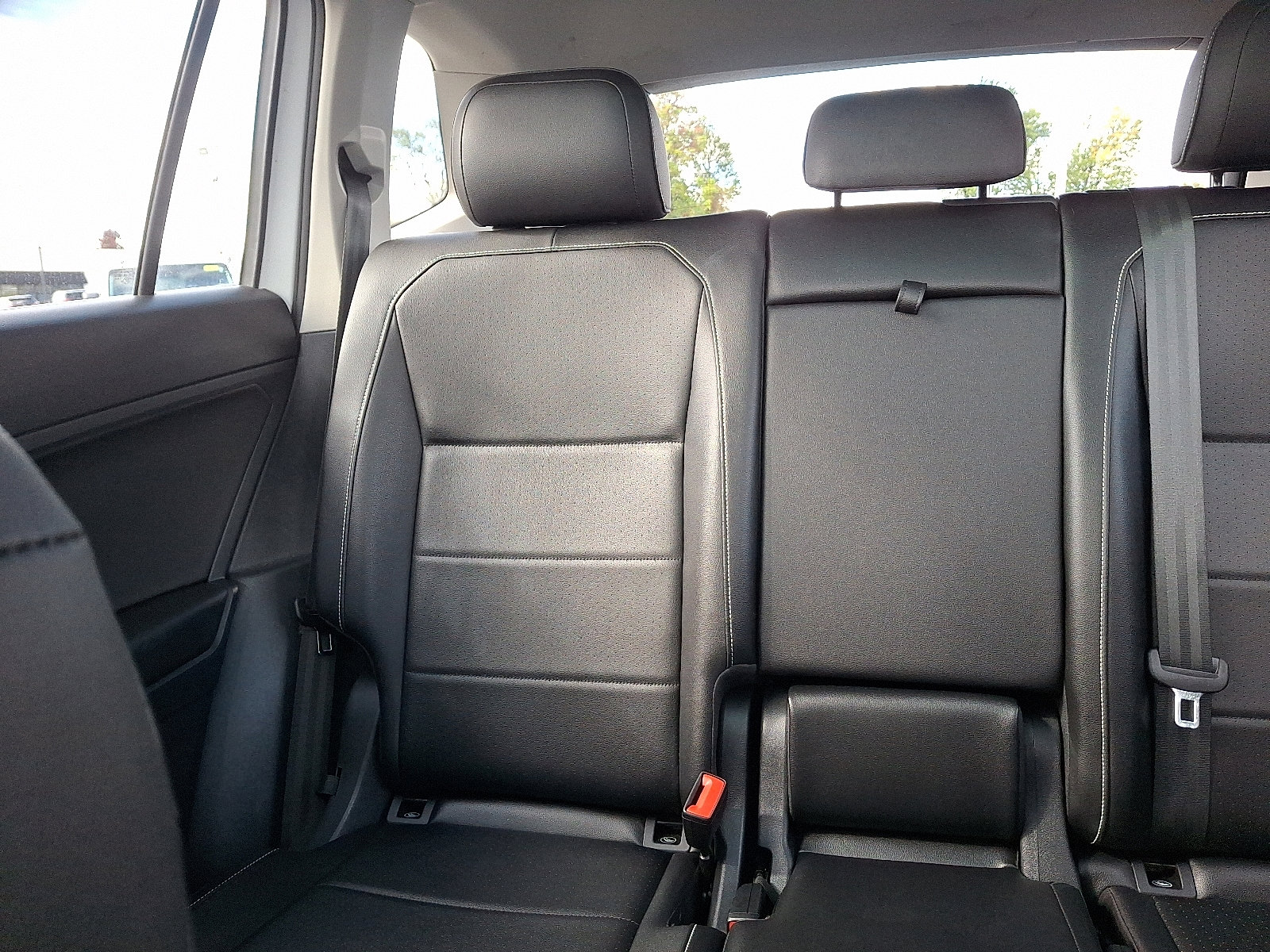 Certified 2021 Volkswagen Tiguan SE w/ Panoramic Sunroof Package image 14