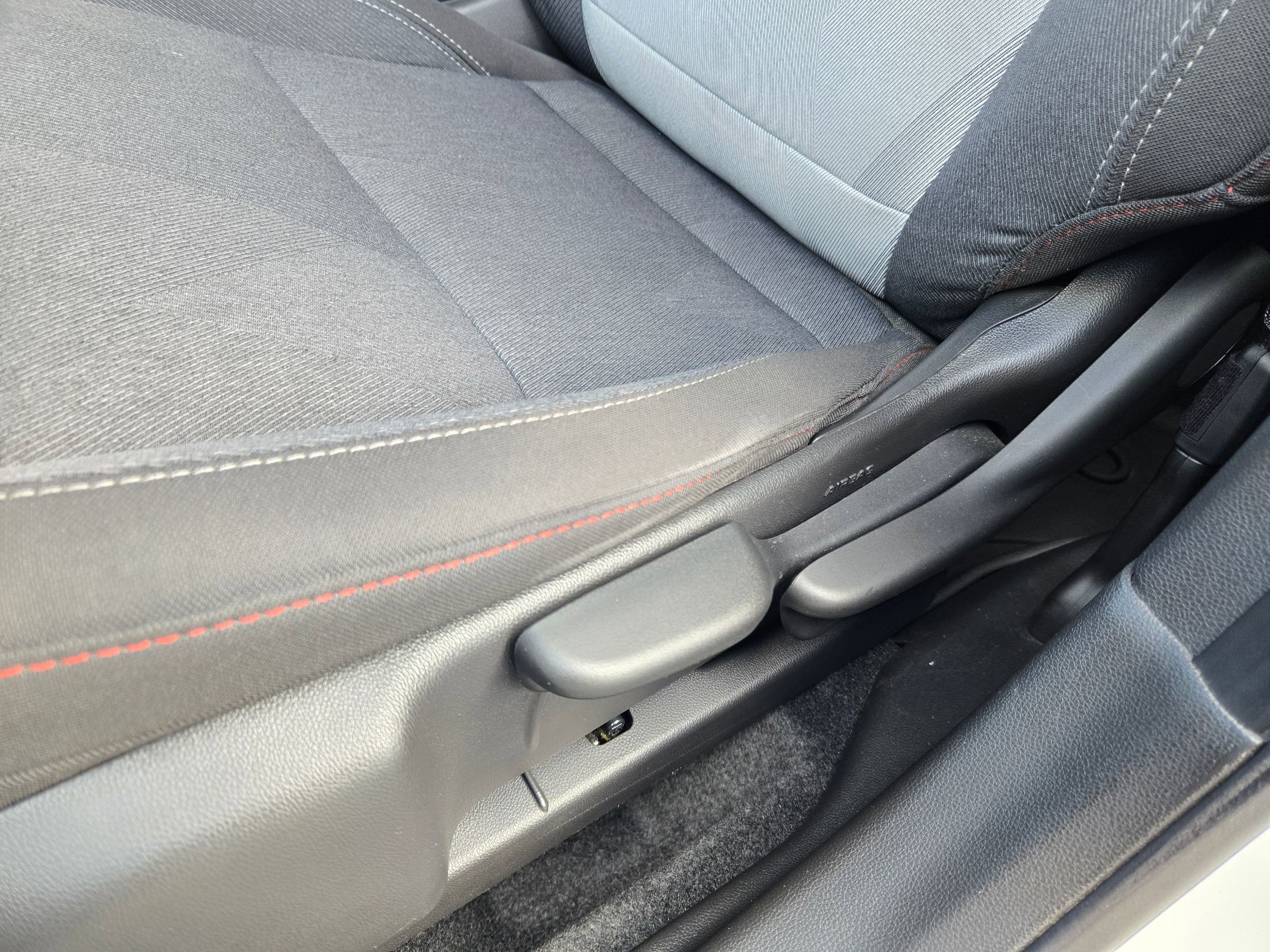 Used 2024 Chevrolet Trax RS image 24