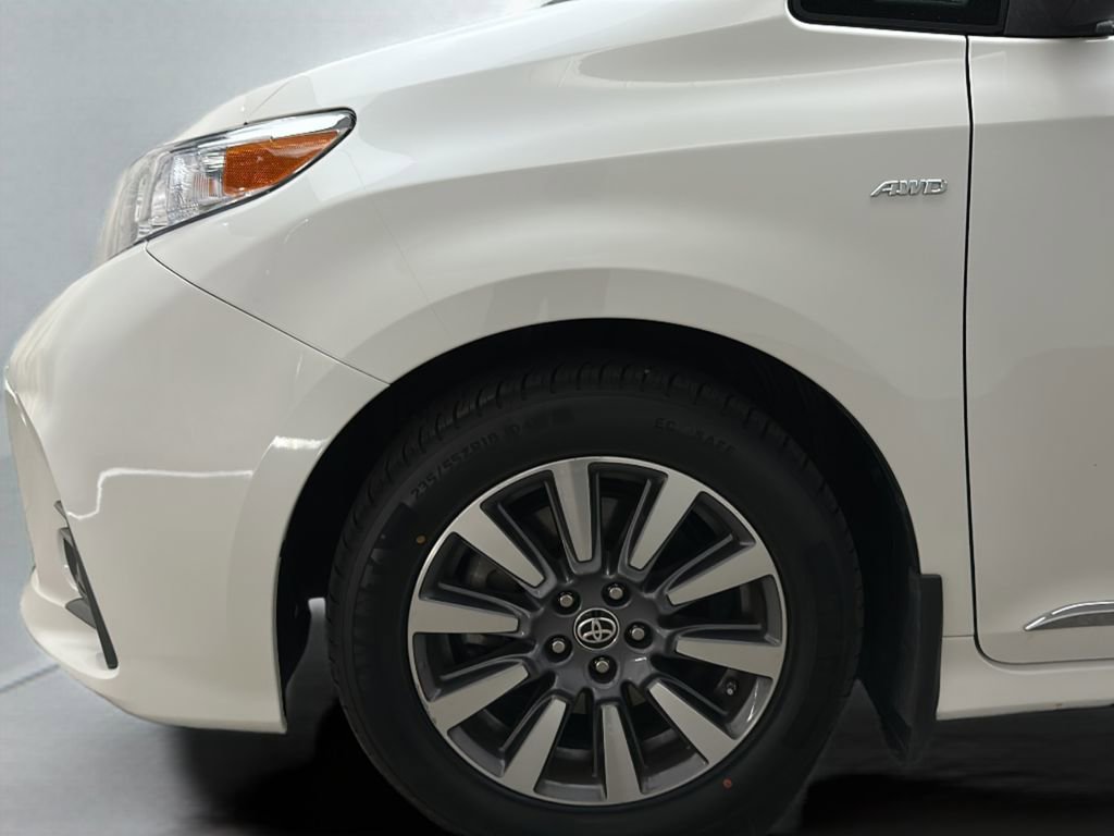 Used 2020 Toyota Sienna XLE w/ XLE Navigation Package AWD/4WD image 9