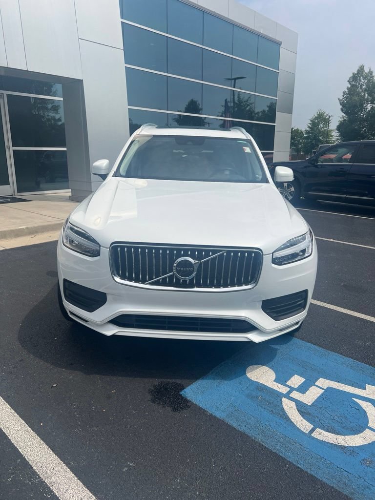 Used 2020 Volvo XC90 T5 Momentum w/ Protection Package Premier FWD image 4