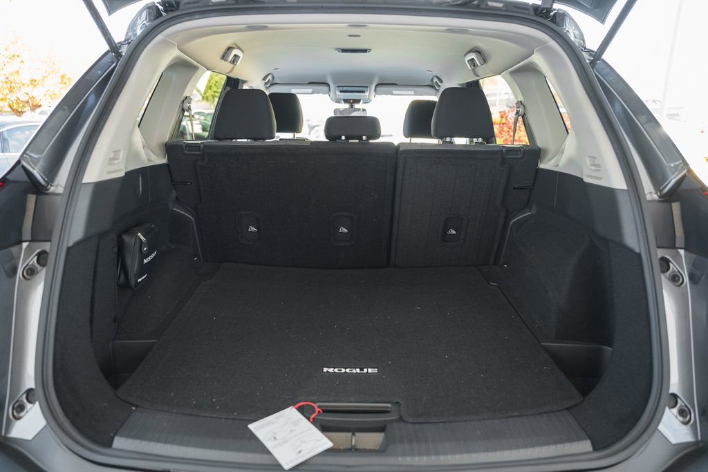 Used 2023 Nissan Rogue SV image 9