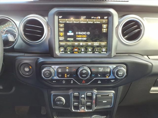 Certified 2022 Jeep Gladiator Overland w/ Cold Weather Group image 12