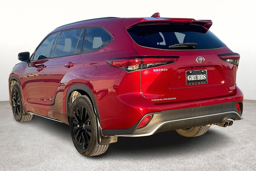 Used 2023 Toyota Highlander L image 2