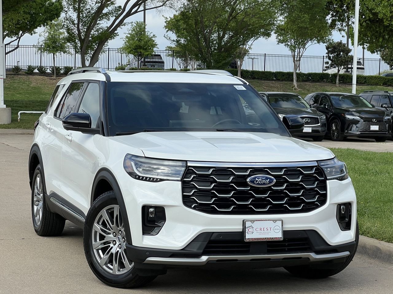 Used 2025 Ford Explorer Platinum image 2