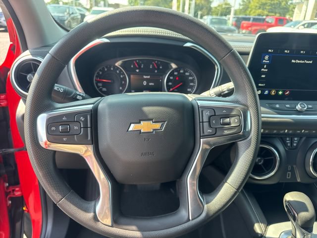 Used 2025 Chevrolet Blazer LT AWD/4WD image 19