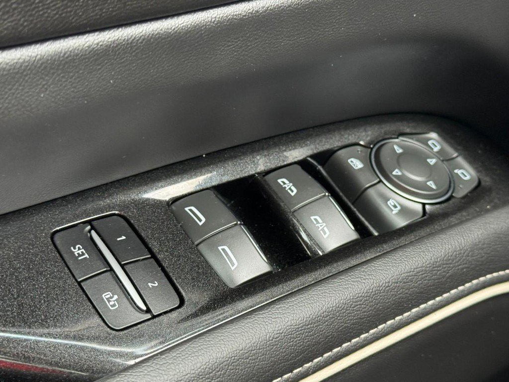 Used 2023 Cadillac Escalade Premium Luxury w/ Performance Package AWD/4WD image 27