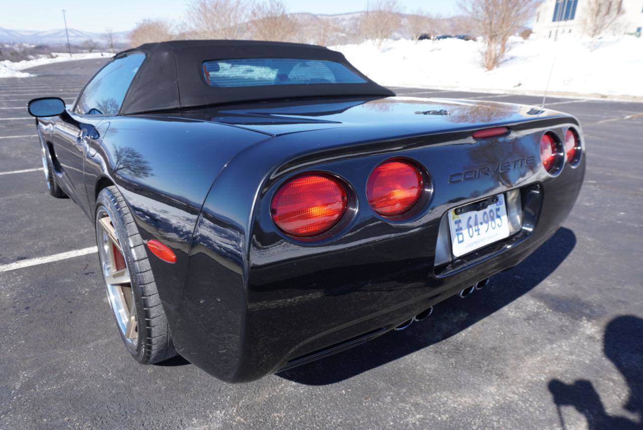 Used 2004 Chevrolet Corvette 2dr Convertible w/ Preferred Equipment Group RWD image 9