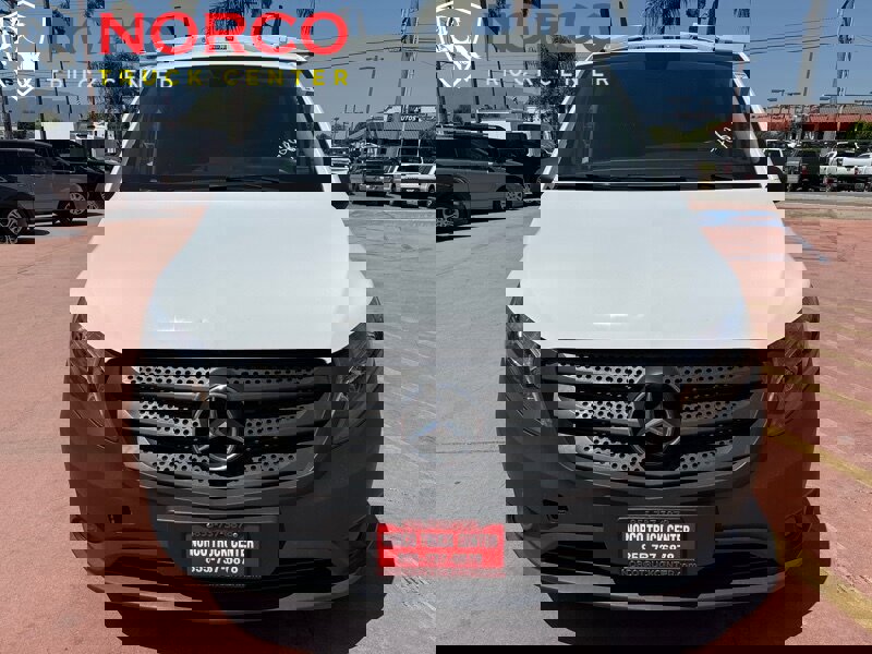 Used 2022 Mercedes-Benz Metris image 3