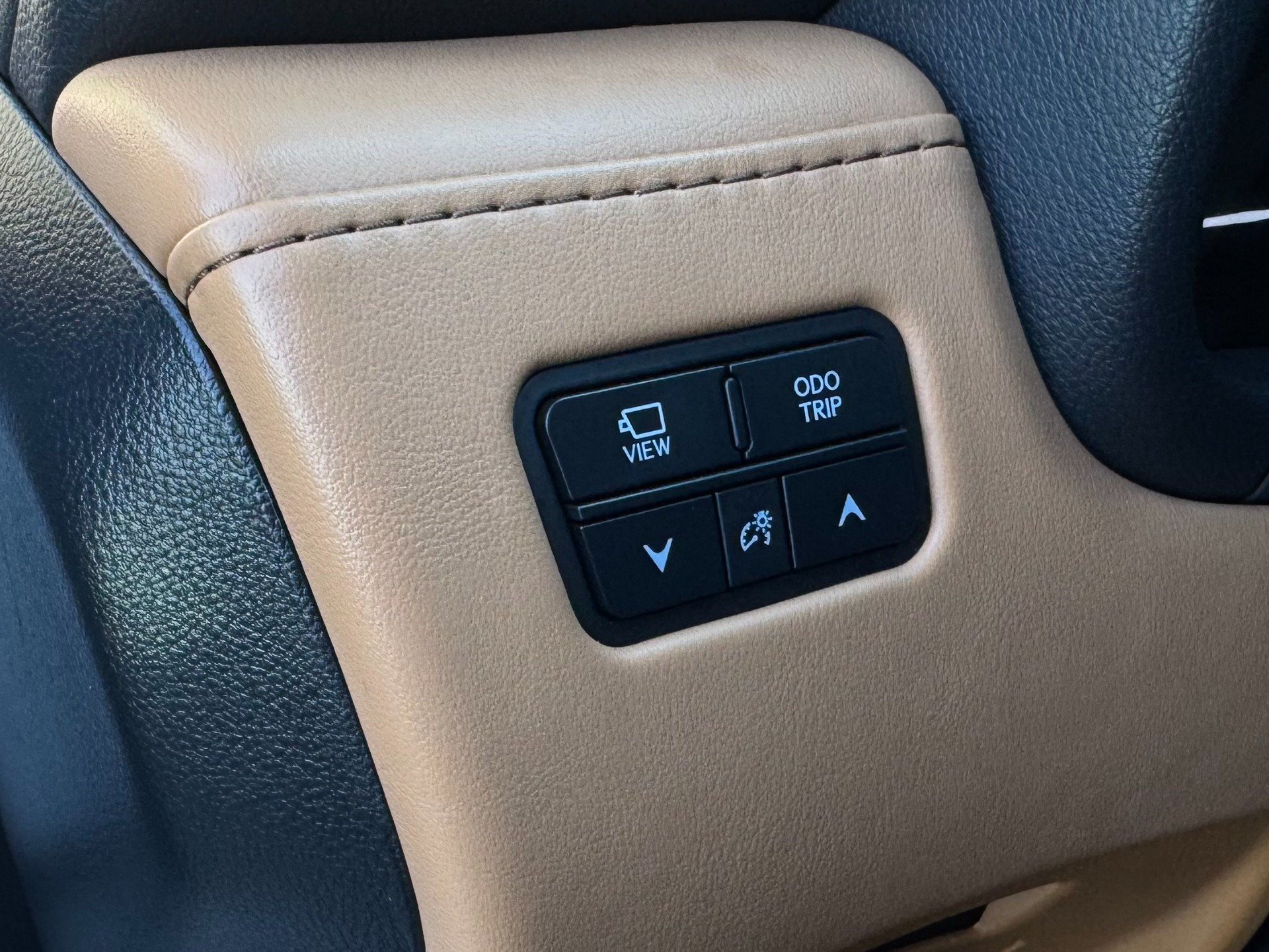 Used 2024 Lexus LX 600 4WD w/ Luxury Package image 15