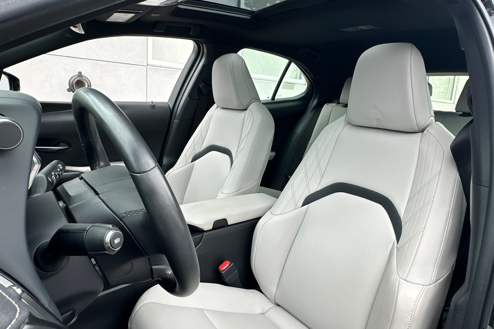 Used 2024 Lexus UX 250h FWD image 28