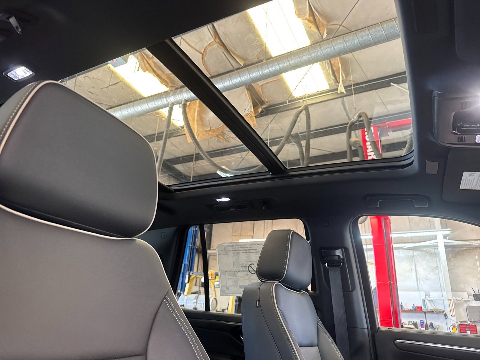 New 2026 Chevrolet Tahoe Premier w/ Sun And Tow Package AWD/4WD image 17