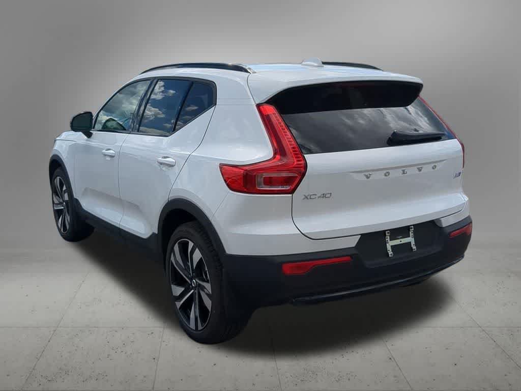 New 2026 Volvo XC40 B5 Plus w/ Climate Package AWD/4WD image 4