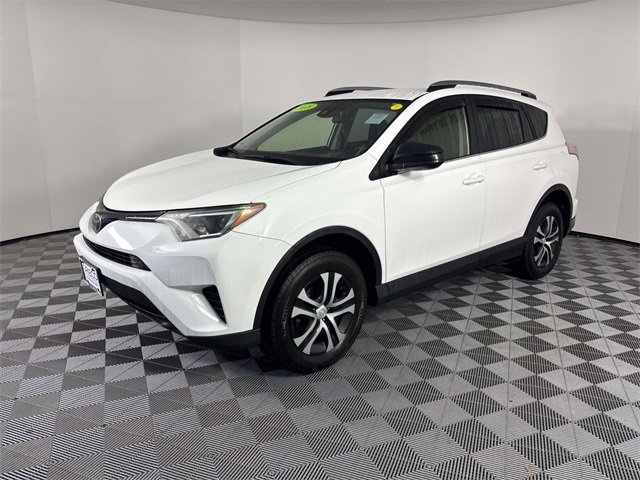 Used 2018 Toyota RAV4 LE image 4