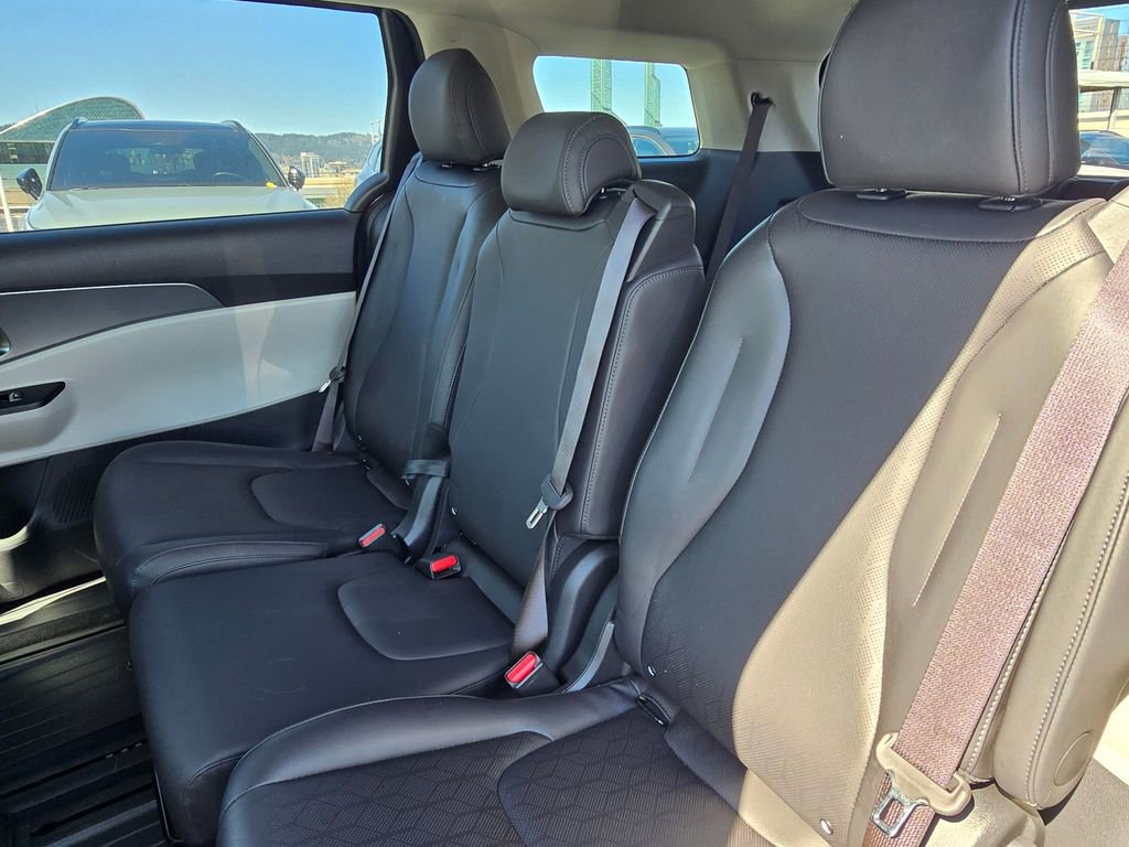 Used 2024 Kia Carnival LX FWD image 20