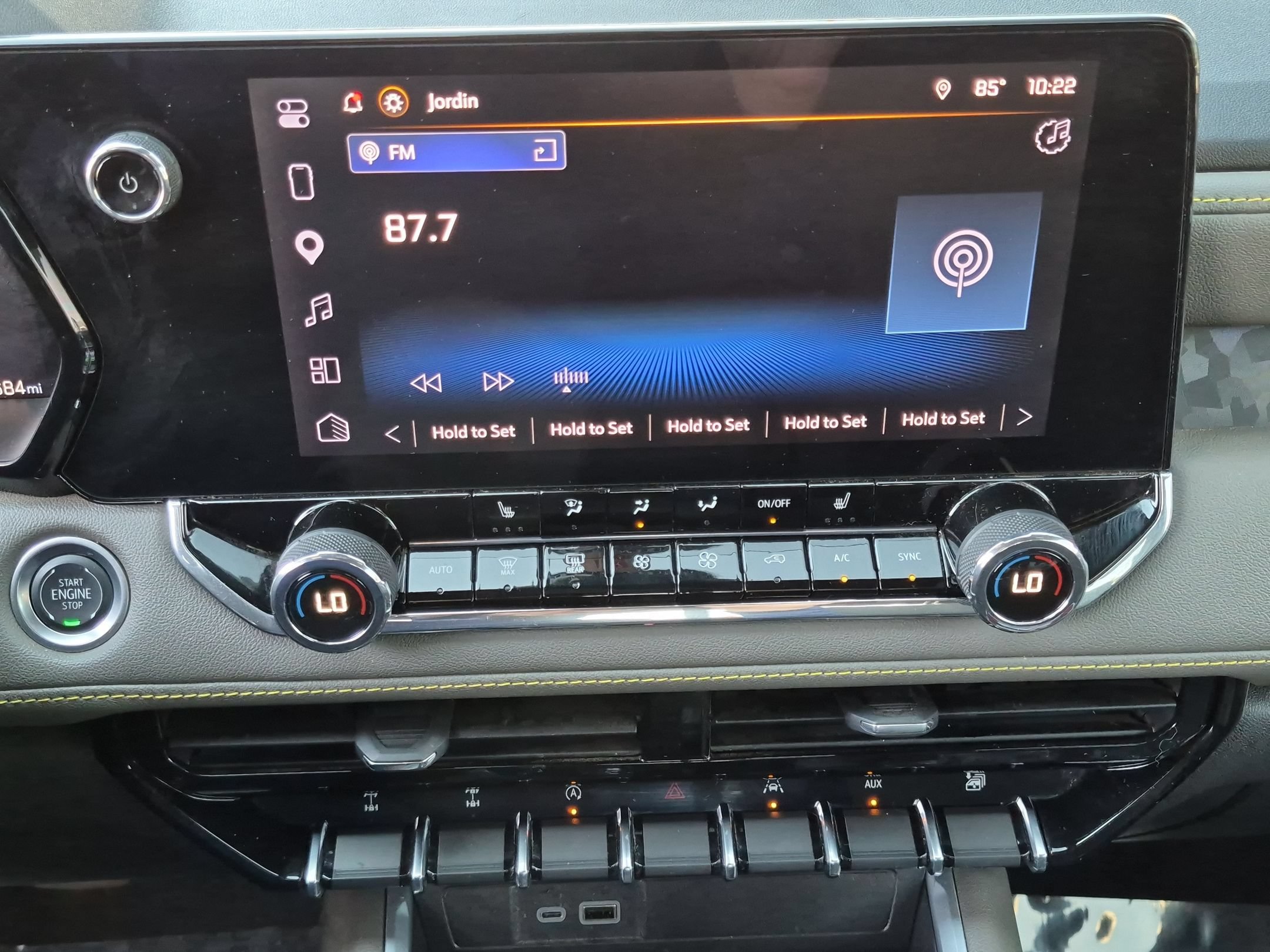 Used 2024 Chevrolet Colorado ZR2 w/ Technology Package AWD/4WD image 17