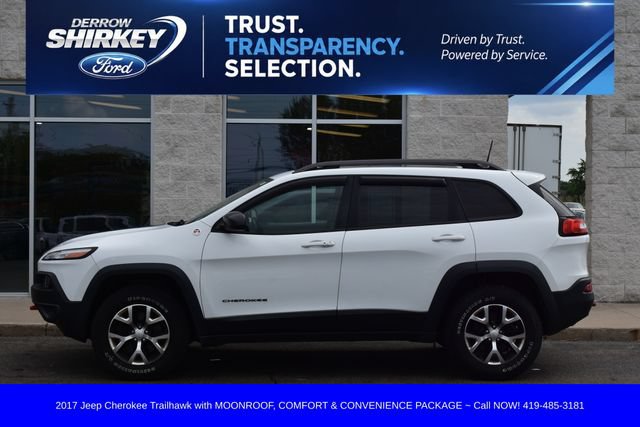 Used 2017 Jeep Cherokee Trailhawk w/ Comfort & Convenience Group AWD/4WD image 2