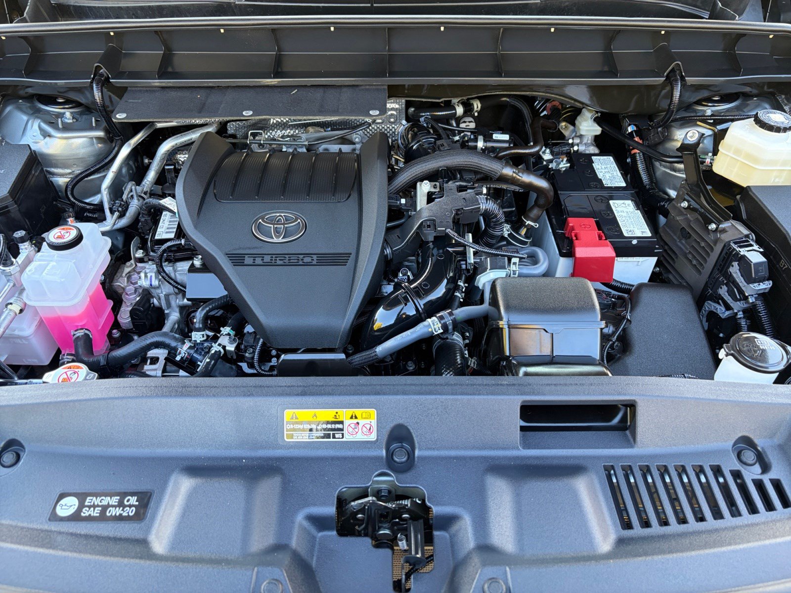Used 2025 Toyota Highlander XLE AWD/4WD image 30