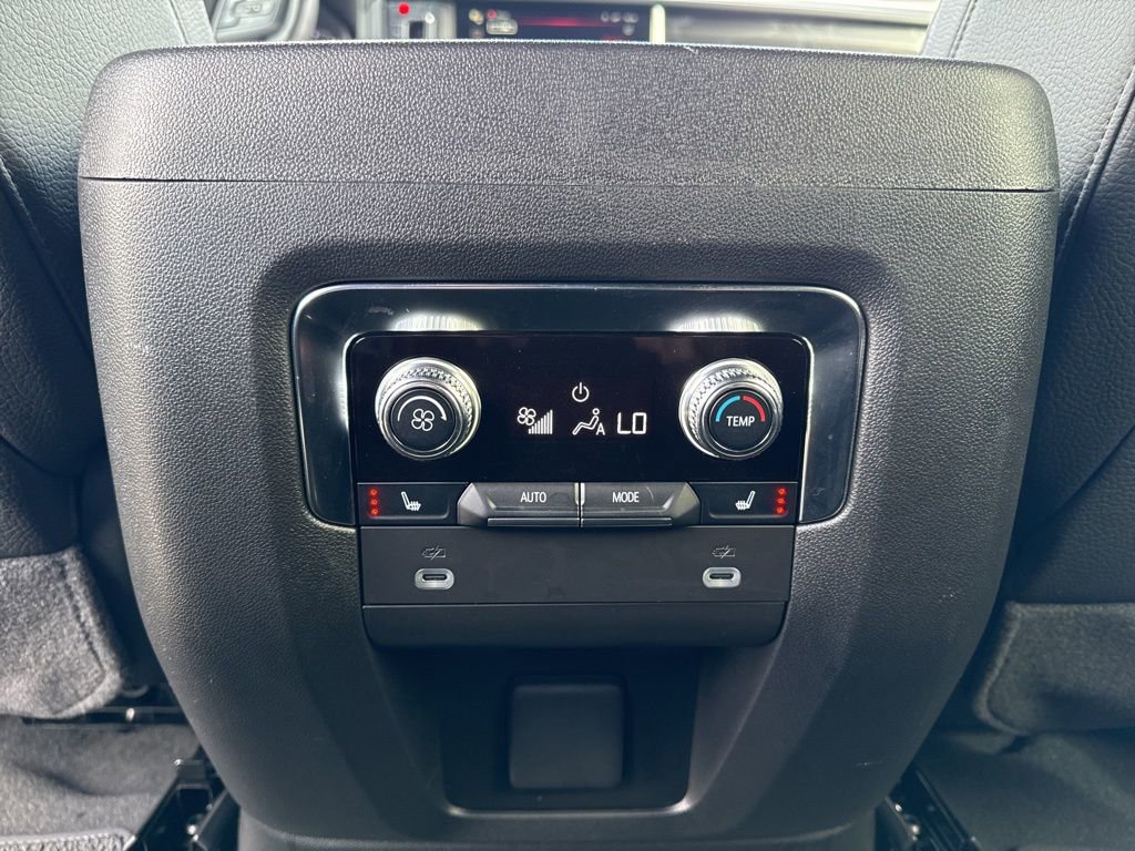 Used 2024 GMC Yukon XL Denali image 13