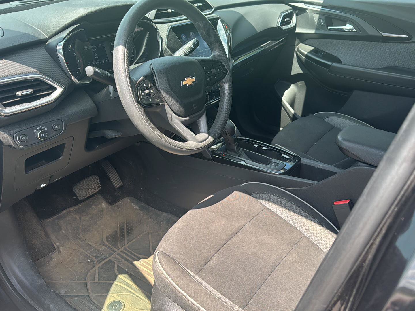 Used 2023 Chevrolet TrailBlazer LT w/ Convenience Package AWD/4WD image 11