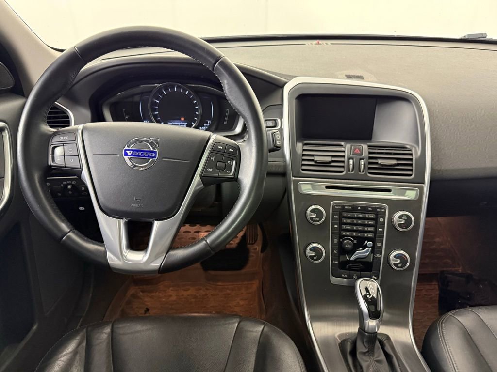 Used 2016 Volvo XC60 T6 w/ Proximity Package AWD/4WD image 4