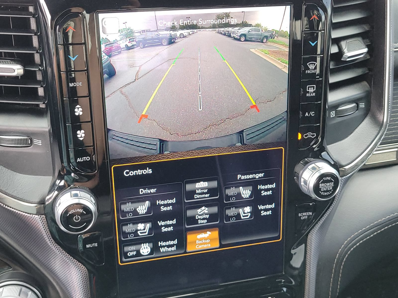 Used 2020 RAM 1500 Limited w/ Black Appearance Package AWD/4WD image 19