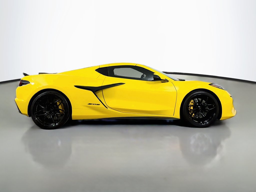 Used 2025 Chevrolet Corvette Z06 RWD image 8