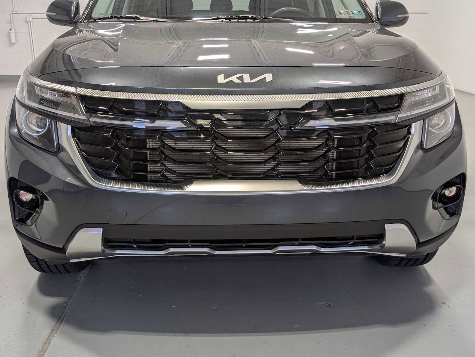 Used 2024 Kia Seltos S AWD/4WD image 2