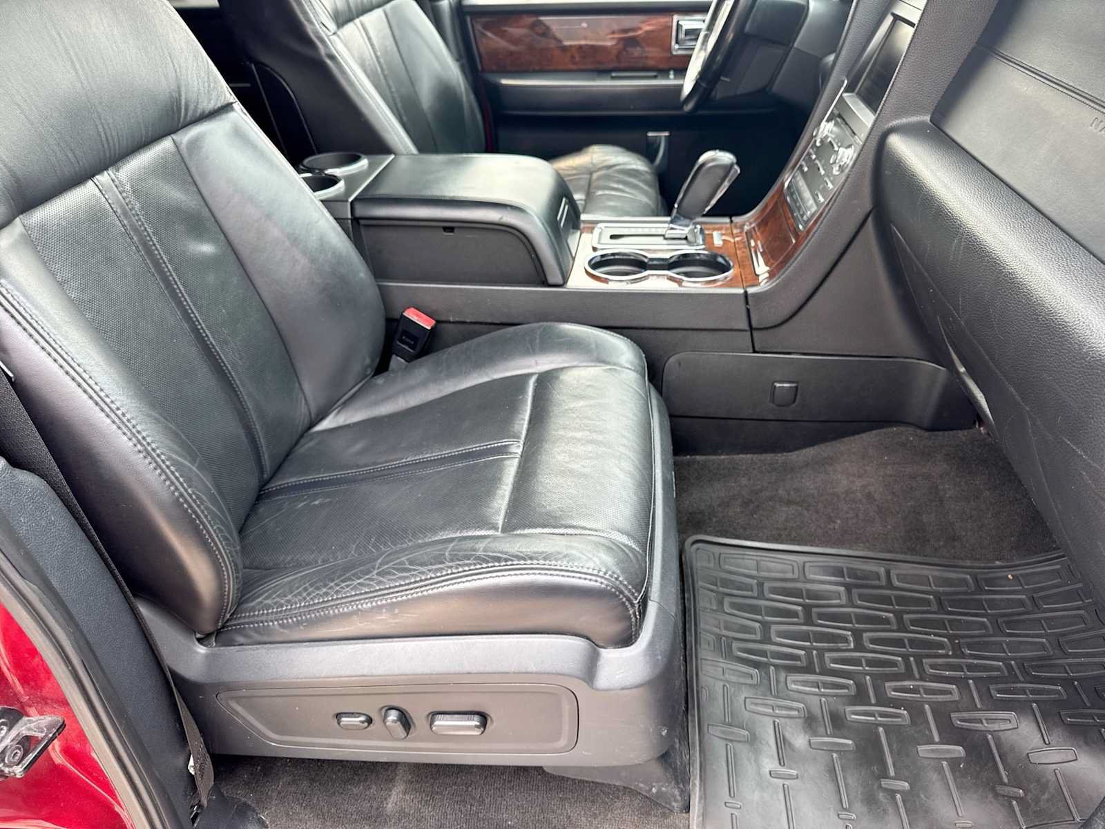 Used 2015 Lincoln Navigator 4WD image 22