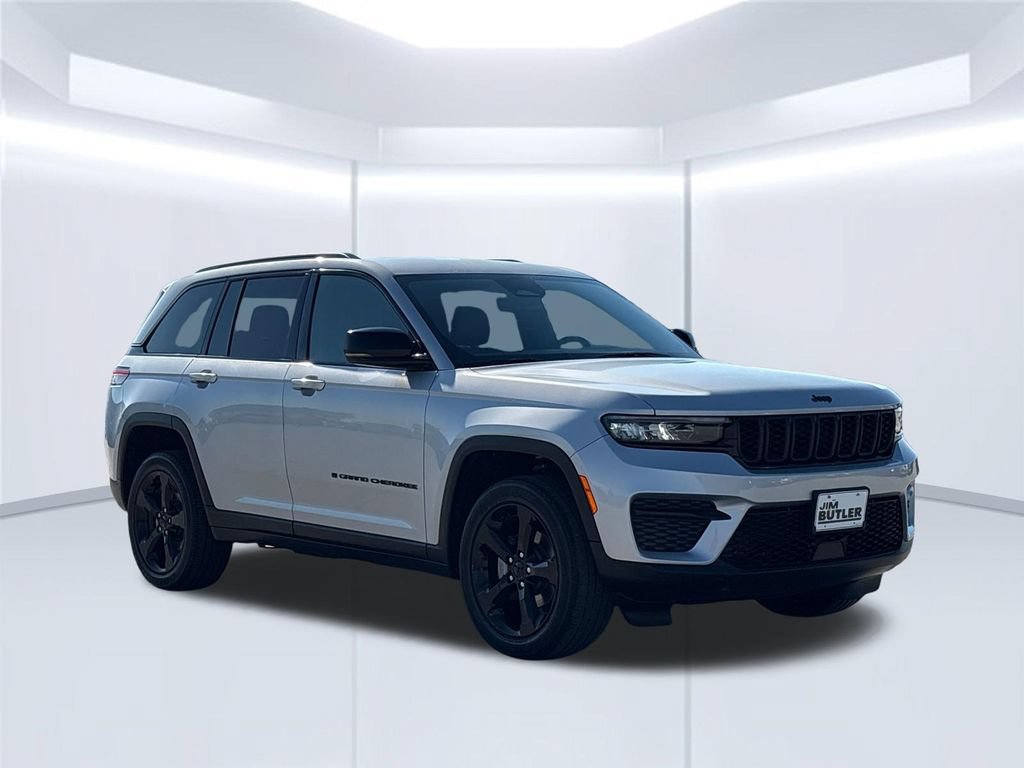 Used 2023 Jeep Grand Cherokee Altitude AWD/4WD image 11