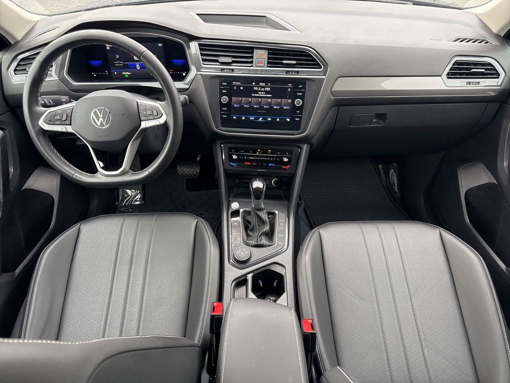 Used 2023 Volkswagen Tiguan SE w/ Panoramic Sunroof Package image 14