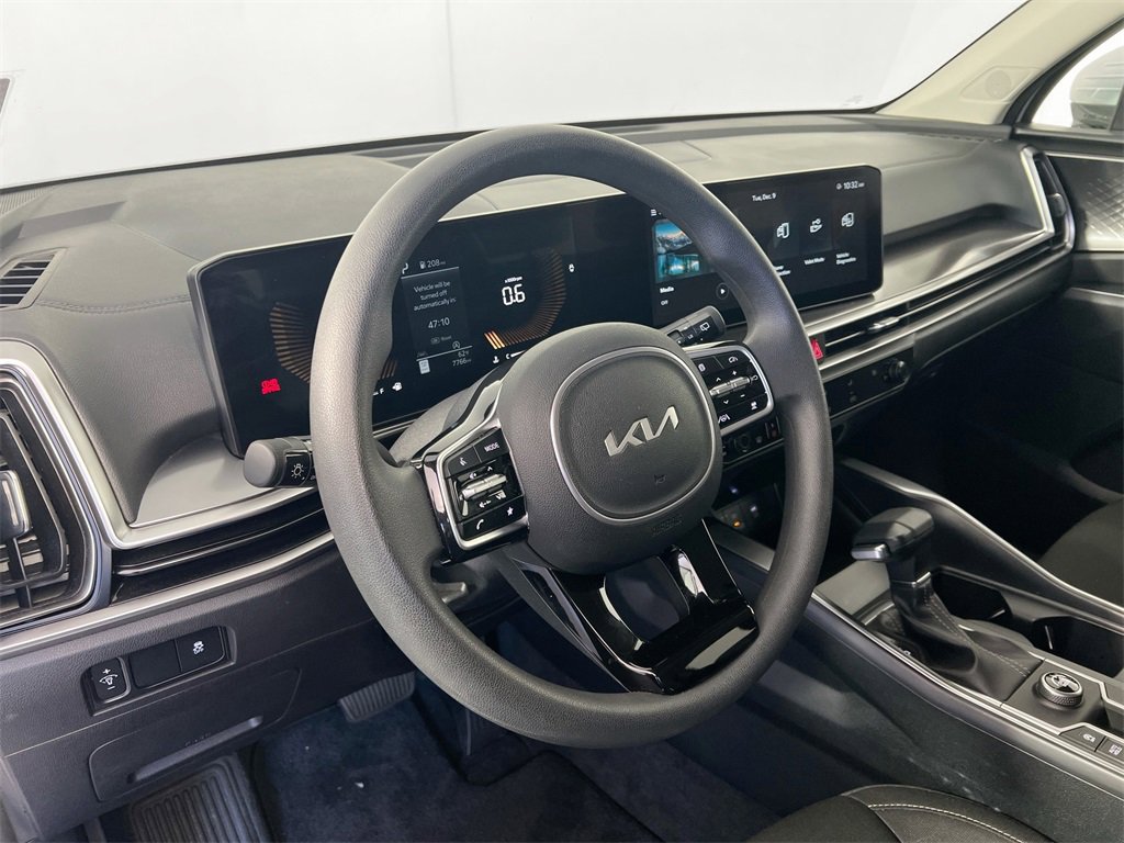 Certified 2024 Kia Sorento LX image 10