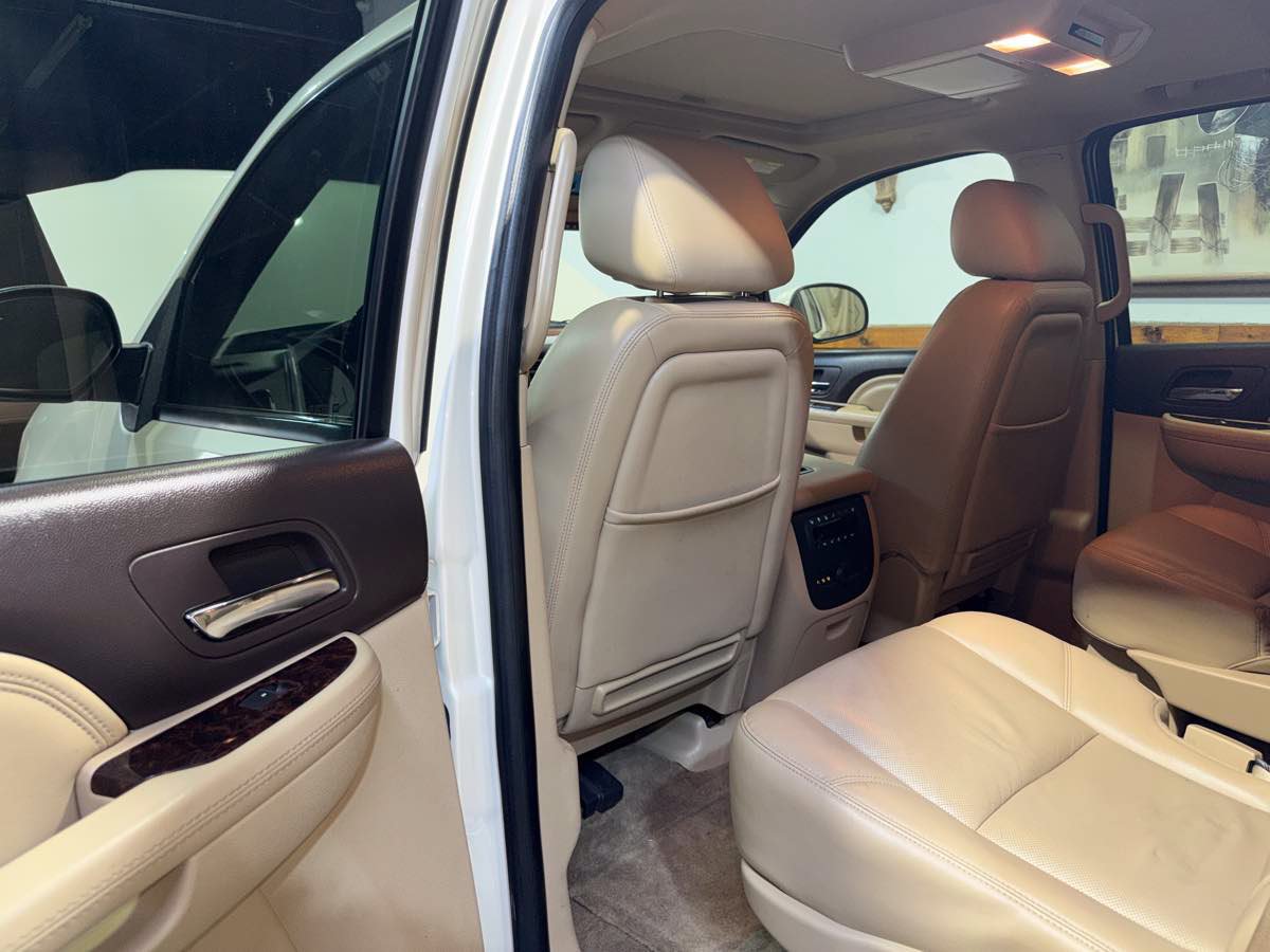 Used 2014 GMC Yukon Denali RWD image 24