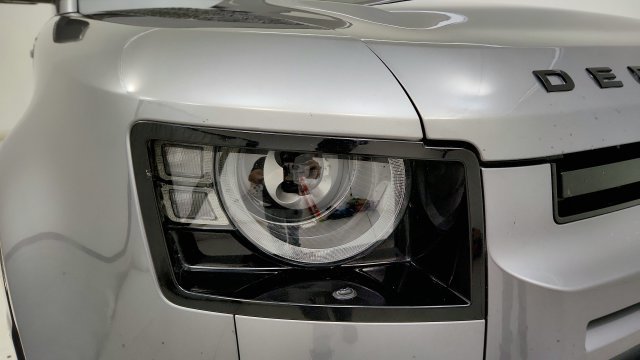 Used 2022 Land Rover Defender 110 X-Dynamic SE AWD/4WD image 23