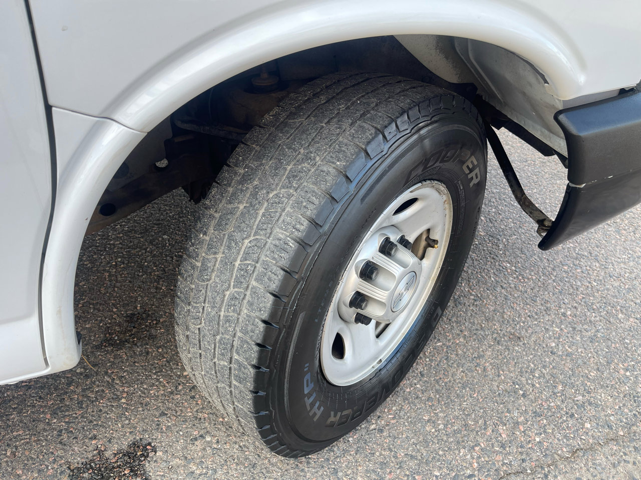 Used 2015 Chevrolet Express 2500 image 35