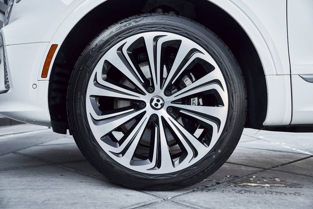 Used 2022 Bentley Bentayga image 3