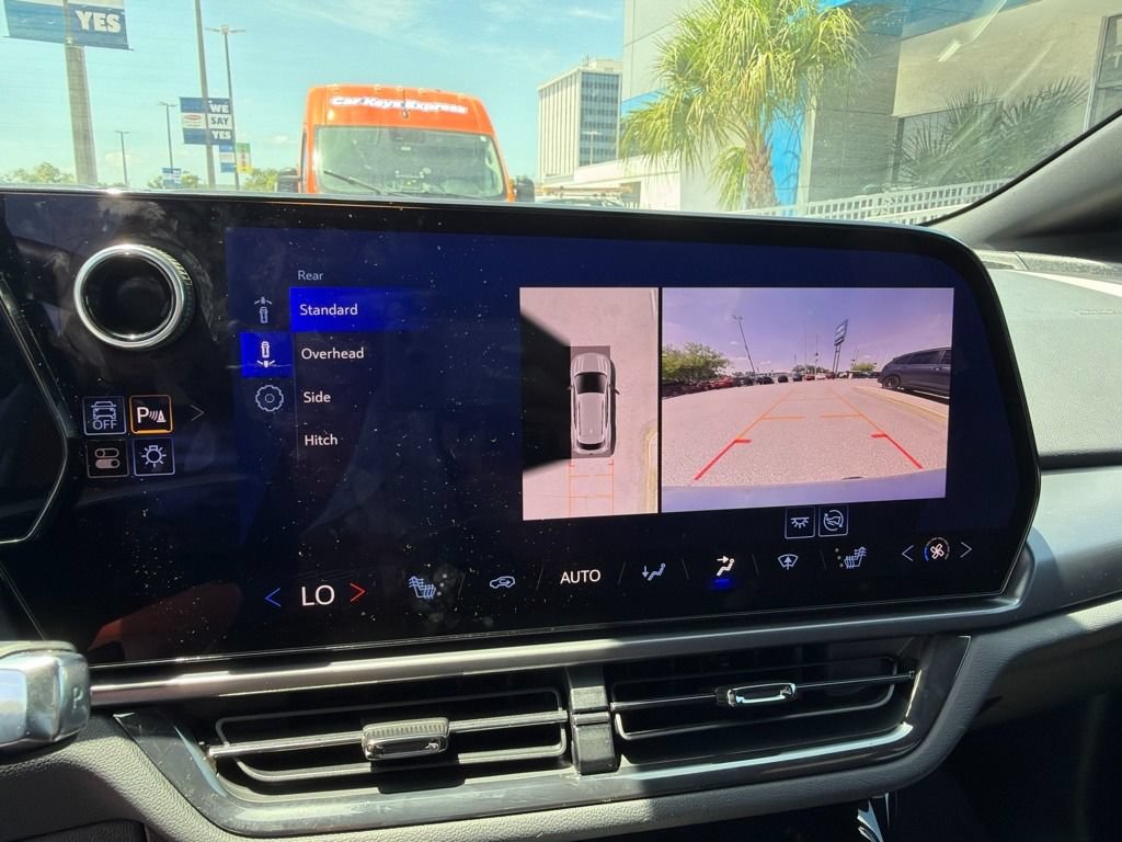 Used 2024 Chevrolet Equinox EV RS FWD image 21