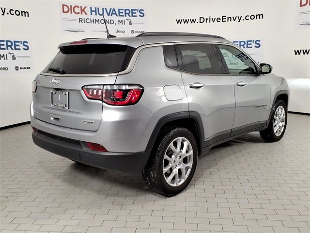 Used 2024 Jeep Compass Latitude image 4
